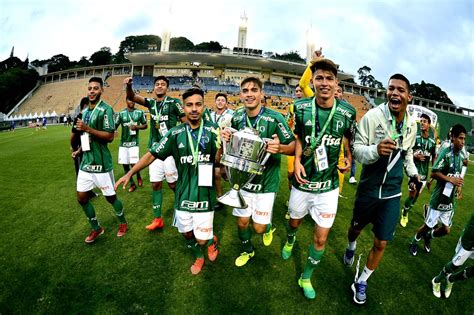 Alan Ganha Aposta E Festeja Primeiro T Tulo Nacional A Camisa Do