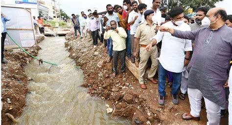 Karnataka Rain Losses 24 Dead 5l Hectare Of Crops Destroyed Telangana