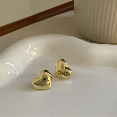 Lianfudai Korean Trend Metal Heart Stud Earrings For Women Punk Elegant