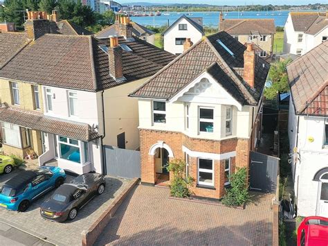 4 Bed Detached House For Sale In Sterte Road Poole Bh15 £550000 Zoopla