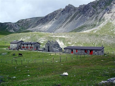 Rifugi E Siccit Sulle Alpi Occidentali C Chi Sceglie Di Aprire In