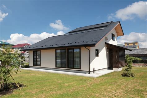 【群馬県安中市の施工事例】夏涼しく・冬暖かい自然素材に囲まれた平屋＋αのomの家｜工務店を探すなら[いい家ネット]