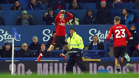 Alejandro Garnacho's 'incredible' overhead kick for Manchester United ...