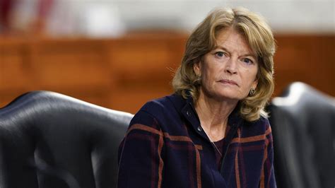 Murkowski challenger enlists help from Trump's circle