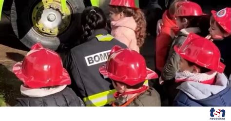 Bomberos por un día alumnos del jardín Alemán visitaron el cuartel de