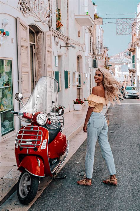 Ostuni Apulia Italy Rollermädchen Italien mode Vespa mädchen