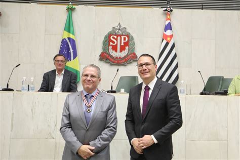 Toninho Bellini representa os 645 municípios de SP em homenagem a Jean