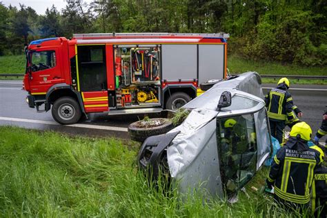 A9 bei Kipfenberg Fahrzeug überschlägt sich bei Unfall mehrfach 72