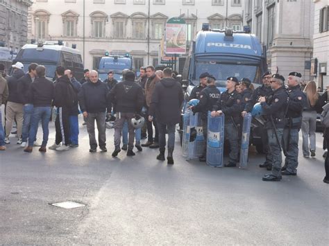 Agricoltori A Roma Protesta Non Autorizzata Arriva In Via Del Tritone