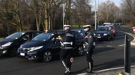 Cantù traffico in tilt per i tamponi Modificata la viabilità per l