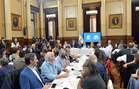 Sin los Gordos el arco sindical prometió militar el proyecto para