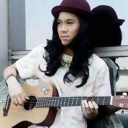 Gitar Sheryl Sheinafia