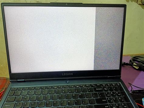 Is there something wrong with the Display or is it the drivers? : r