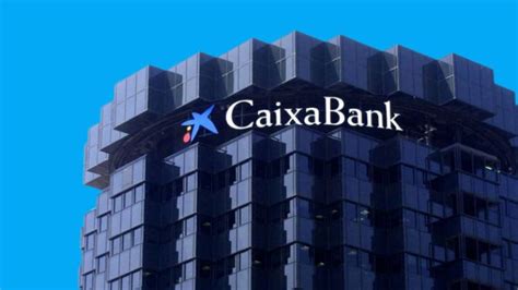 Clientes de CaixaBank en España enfrentan cada vez más costos y