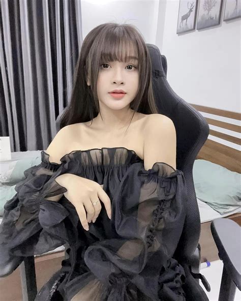 Nổi Tiếng Ngổ Ngáo Nóng Tính Chẳng Ai Ngờ Nữ Streamer Ngon Nhất Liên