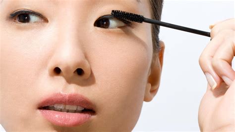 This Mascara Hack for Your Bottom Lashes Is Completely Genius | Allure