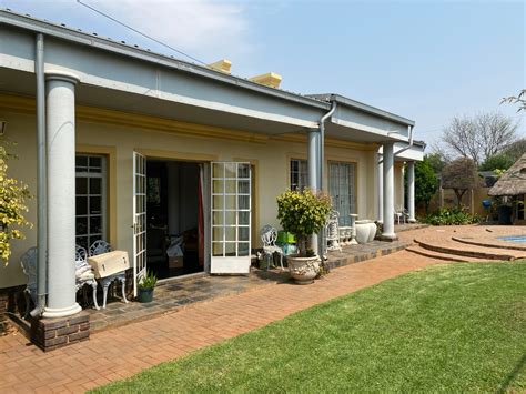 Property And Houses For Sale In Waverley Pretoria Remax™