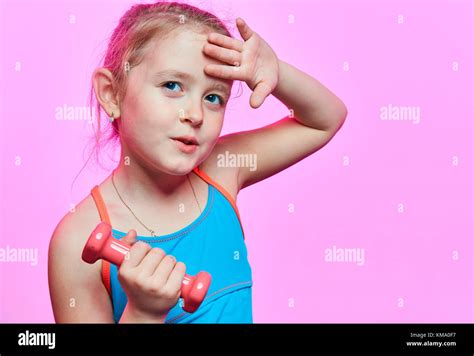 Jolie Jeune Fille En Maillot De Bain Banque De Photographies Et D