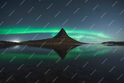 Premium Photo | Kirkjufell northern lights, iceland