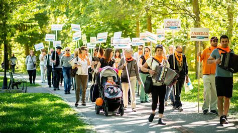 Una Marcha Popular Recorre Pamplona Para Concienciar A La Ciudadan A