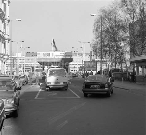 DDR Fotoarchiv Berlin Der bekannteste Berliner Grenzübergang