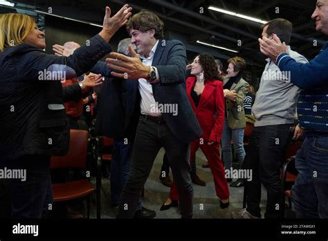 El Candidato Del PSE A Lehendakari Eneko Andueza C Durante Su Acto