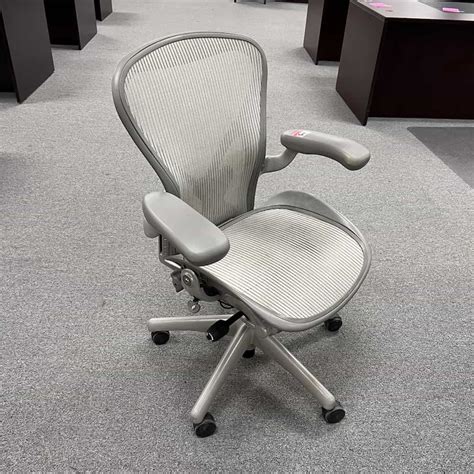 herman miller aeron classic silver mesh  task chair size
