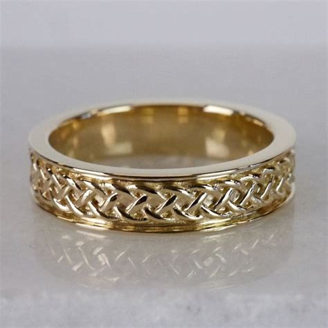 Celtic Knot Mens Wedding Ring In Yellow Gold 5mm