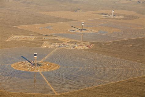 Größtes Solarkraftwerk der Welt geht ans Netz