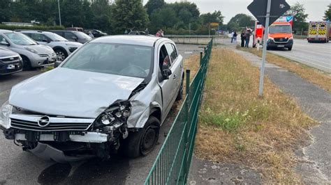 Unfall In Aukrug B430 In Beide Fahrtrichtungen Komplett Gesperrt SHZ