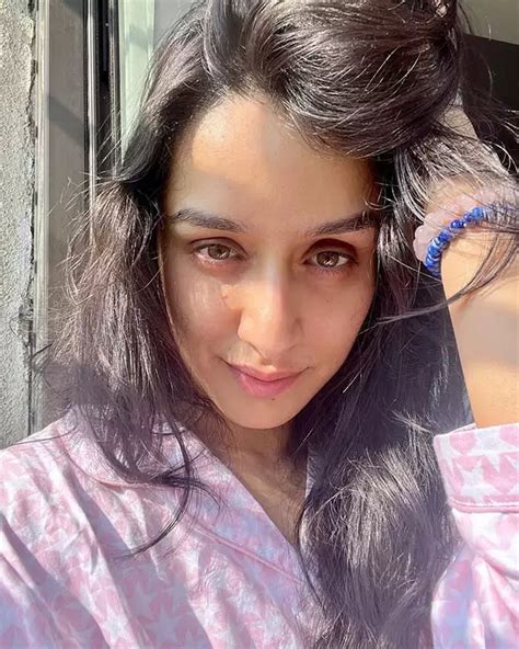 8 Times Shraddha Kapoor Made A Strong Case For No Makeup Selfies