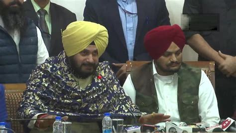 Punjab Election 2022 Singer Sidhu Moosewala Meets Rahul After Joining