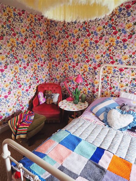 Room reveal! Floral wallpaper & vintage treasures - Fashion For Lunch