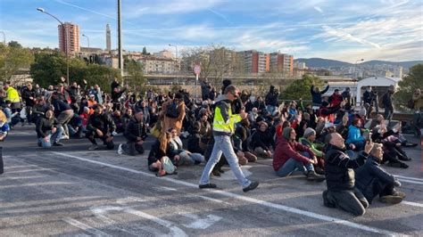 Porto Di Trieste La Polizia Con Gli Idranti Sgombera I 300