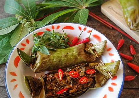 Resep Pepes Ikan Woku Daun Singkong Pedas Oleh Iiswatizain Cookpad