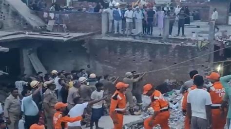 Barabanki Building Collapse Death Toll People Trapped Under Debris Sdrf Ndrf Rescue Efforts