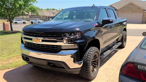 2020 Silverado 2in Leveling Kit 20x10 18 Fuel Wheels With 33x12 5