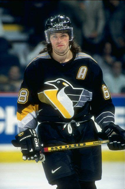 Jaromir Jagr | Nhl hockey players, Pittsburgh penguins hockey, Penguins ...