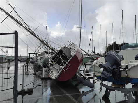 En Images Temp Te Ciaran Plusieurs Bateaux Retourn S Sur Le Port Du