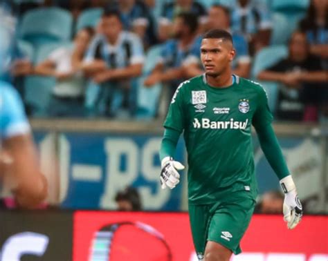 O Goleiro Que Adriel Pediu Para N O Ser Comparado Antes De Come Ar A Se