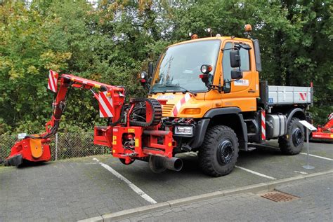 HEAG mobilo Mercedes Benz Zweiwege Unimog mit Mähvorsatz am 07 10 17 in