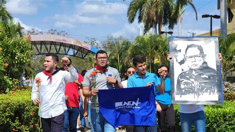 Comunidad Universitaria Rinde Homenaje Al Comandante Tom S