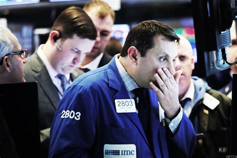 Stocks Tumble Dow Falls 400 Points As Treasury Yields Rise Shutdown Risks Rattle Markets