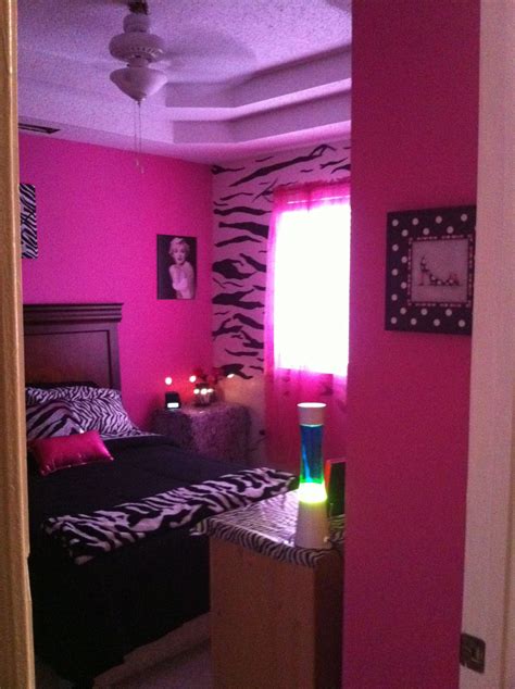 Carried Her Sweet 16 Design Over To Her Sweet 16 Room Hot Pink And