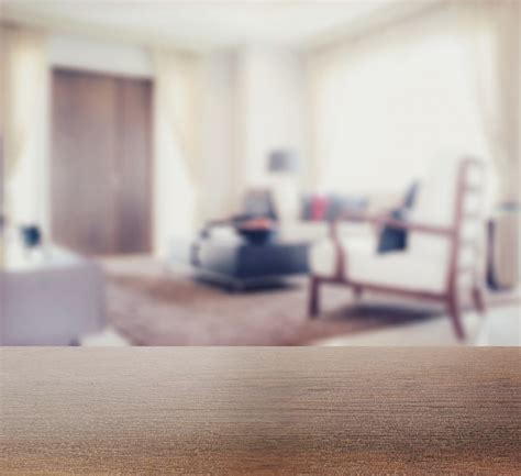 Sobremesa De Madera Con Desenfoque Del Interior De La Sala De Estar