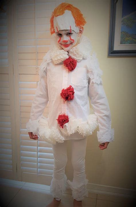 How To Make Your Own Pennywise Costume Amotherworld