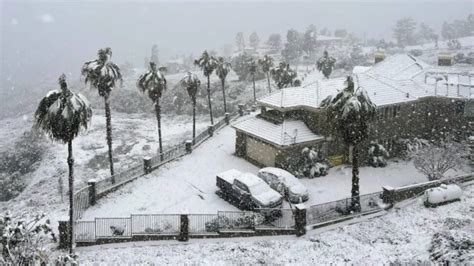 La tempête hivernale frappe les États Unis et la Californie recouverte