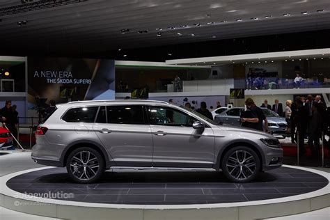 2015 Volkswagen Passat Alltrack Makes A First Appearance In The Metal At Geneva Autoevolution