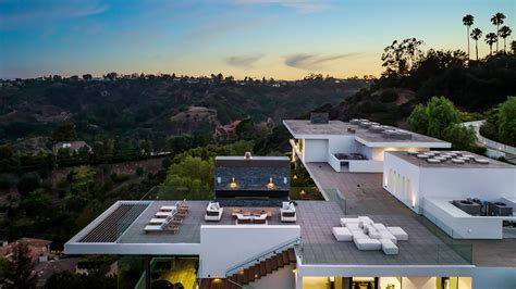 Benedict Canyon An Open Plan House For Entertaining With Guest House