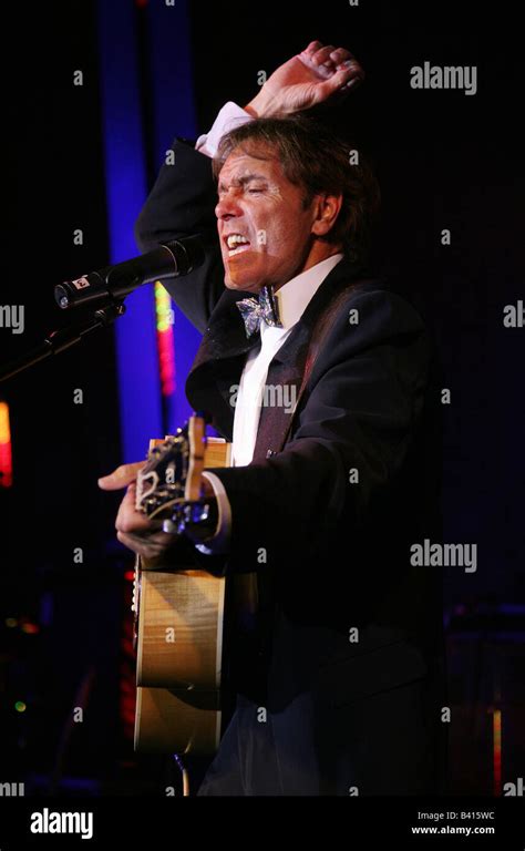 Sir cliff richard hi-res stock photography and images - Alamy